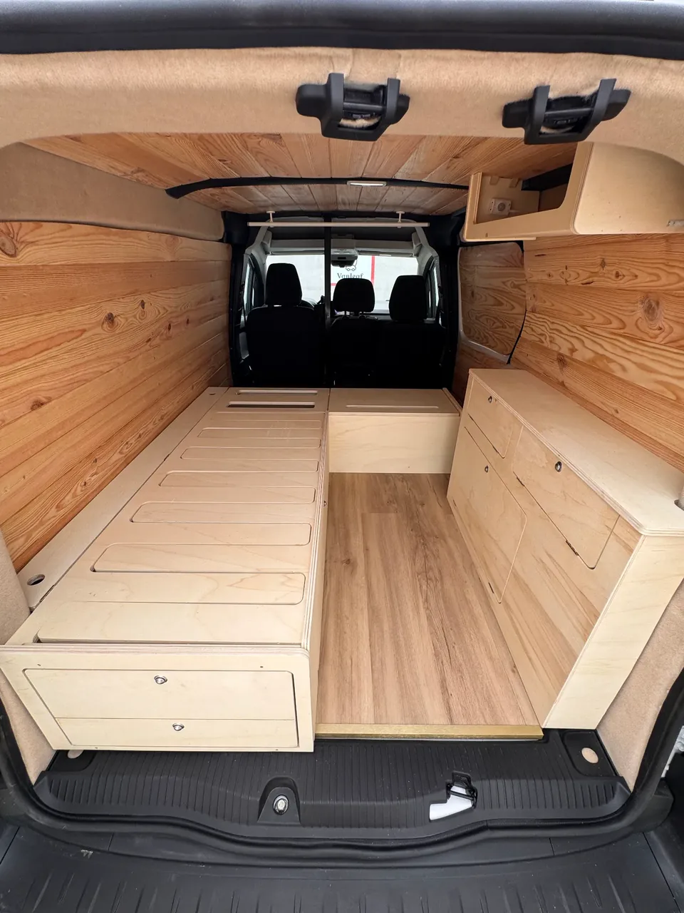 Finition Confort Vanleaf : lambris de pin et feutrine intérieure